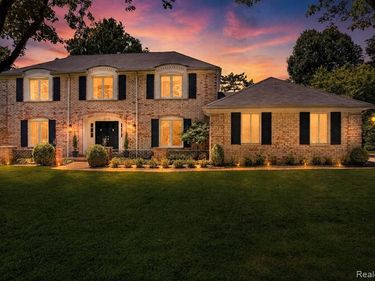 2574 Fox Chase Drive, Troy, MI 48098