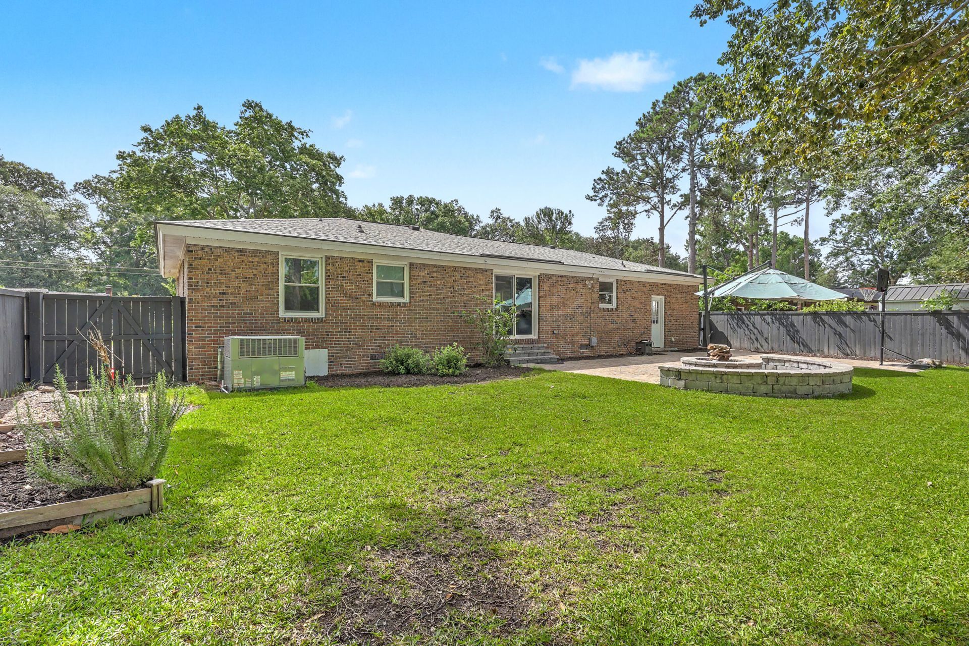 2050 Bishop Drive Photo 33