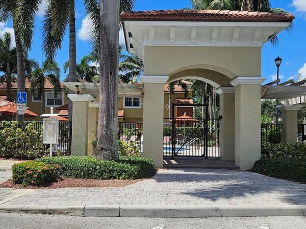3311 Merrick Ln , Unit 902, Margate, FL 33063
