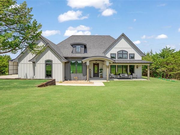 1095 Sister Grove Road , Van Alstyne, TX 75495