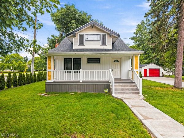 678 Essex Street , Akron, OH 44306