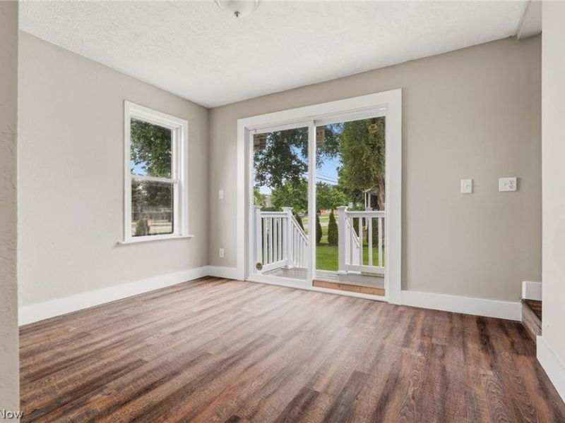 678 Essex Street, Akron, OH 44306 Photo 10