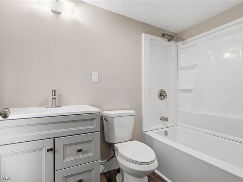 678 Essex Street, Akron, OH 44306 Photo 16