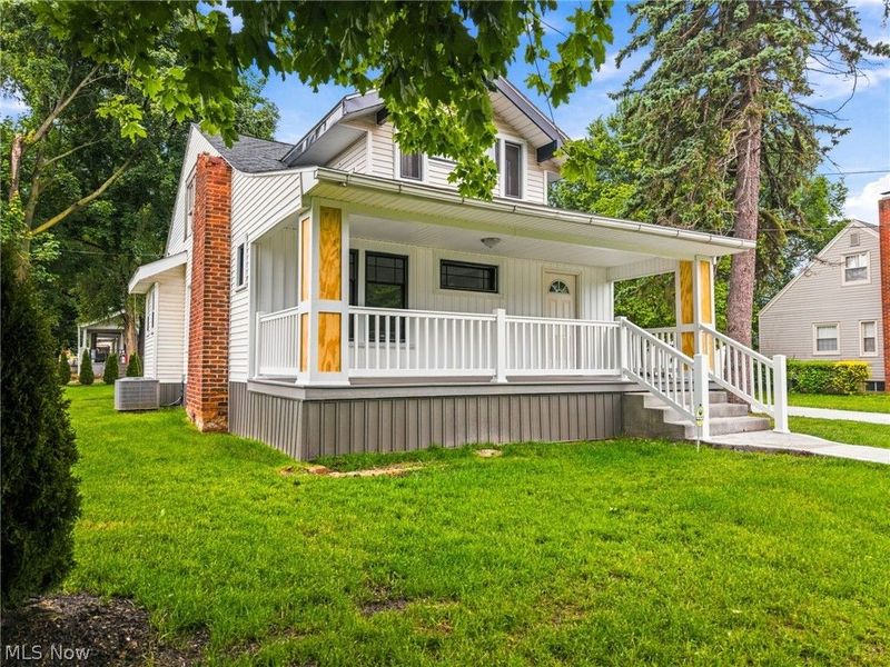 678 Essex Street, Akron, OH 44306 Photo 2