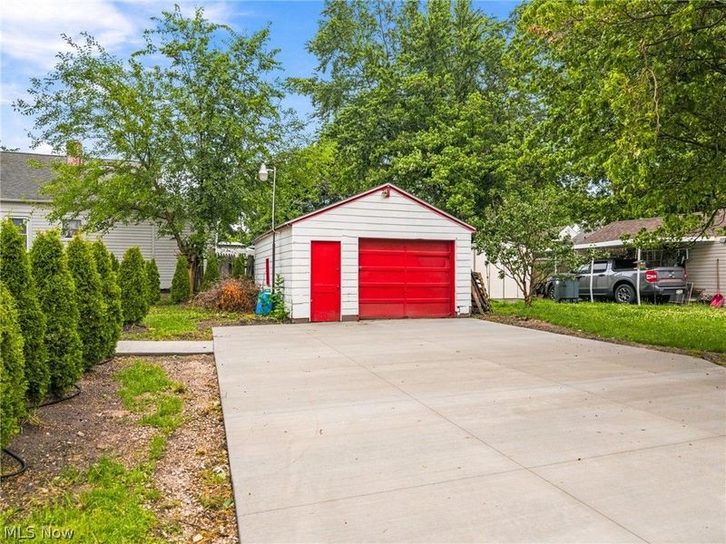 678 Essex Street, Akron, OH 44306 Photo 21