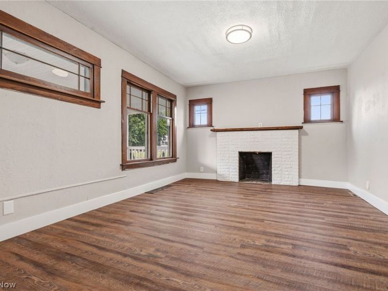 678 Essex Street, Akron, OH 44306 Photo 4
