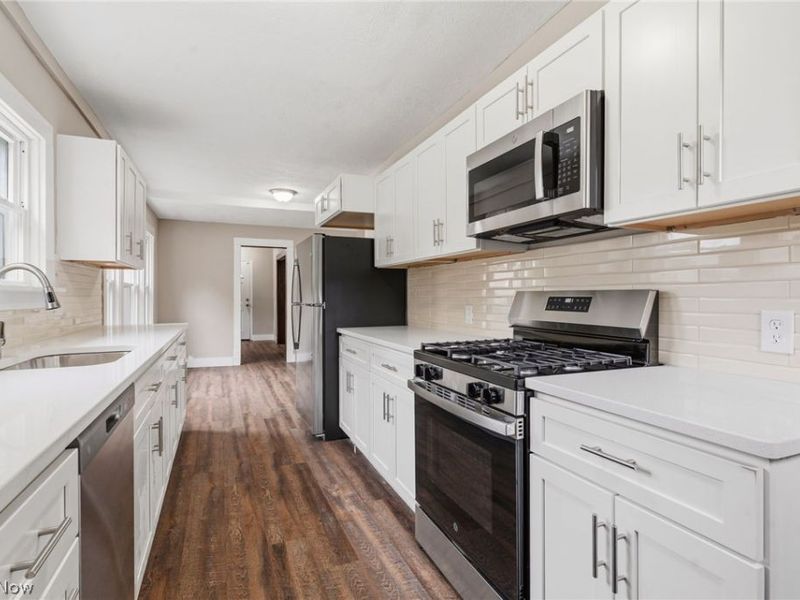 678 Essex Street, Akron, OH 44306 Photo 7