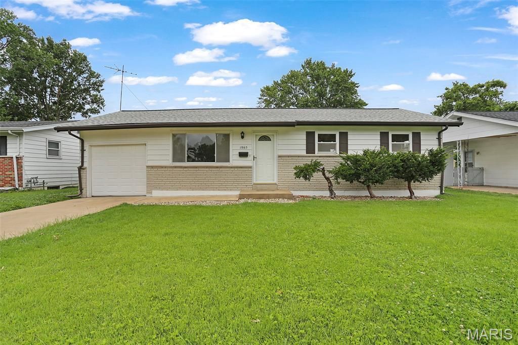 1865 Violet Drive, Florissant, MO 63031 Main Photo