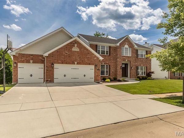 733 Castle Ridge Drive, Ballwin, MO 63021