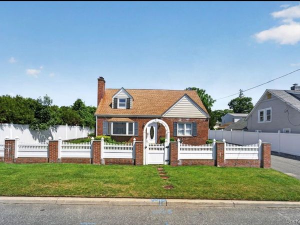 5 E 4th Street , Huntington Station, NY 11746