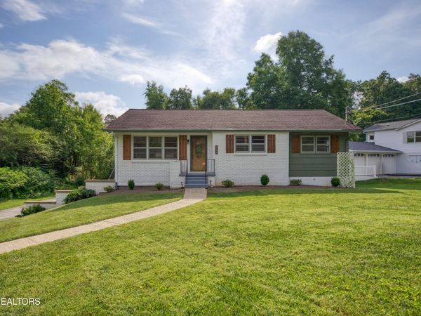 916 Mallory Rd, Knoxville, TN 37919