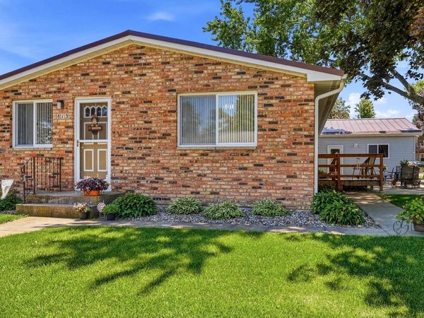 813 SW 4th Avenue, Cascade, IA 52033
