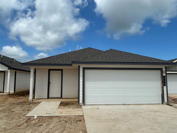 113 Mullins DR , Rockdale, TX 76567