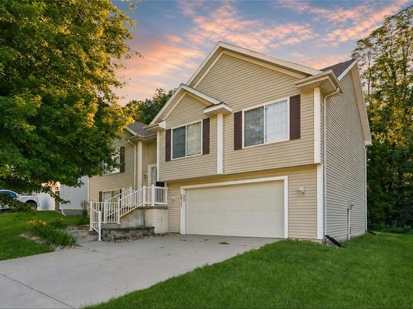 6915 Deerview Drive, Urbandale, IA 50322