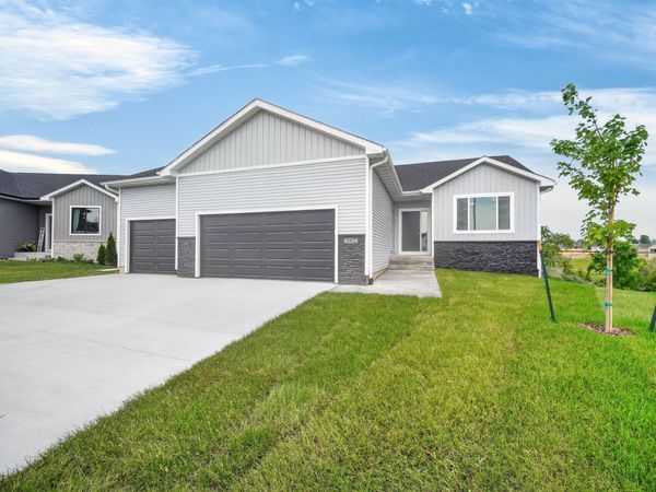 2902 Prairieside Place, Norwalk, IA 50211