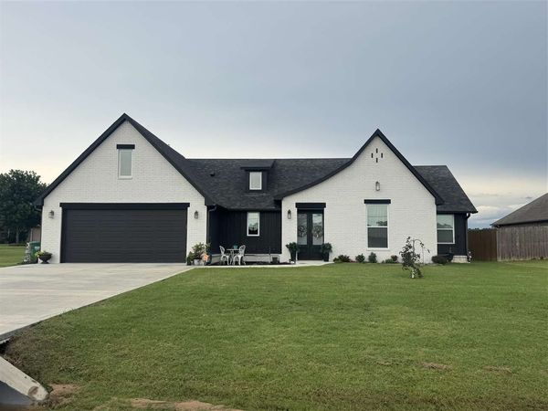 1214 N Main Street, Perkins, OK 74059