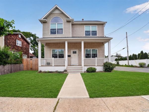 26 Richard Avenue , Islip Terrace, NY 11752