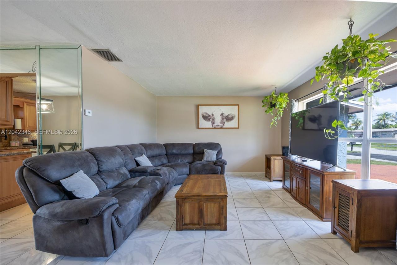 8350 NW 27th Pl , Sunrise, FL 33322 Photo