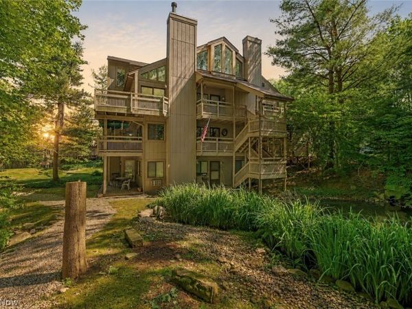 593 Meredith Lane , Cuyahoga Falls, OH 44223