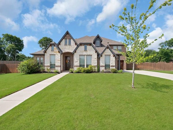 810 Sundown Court , Midlothian, TX 76065