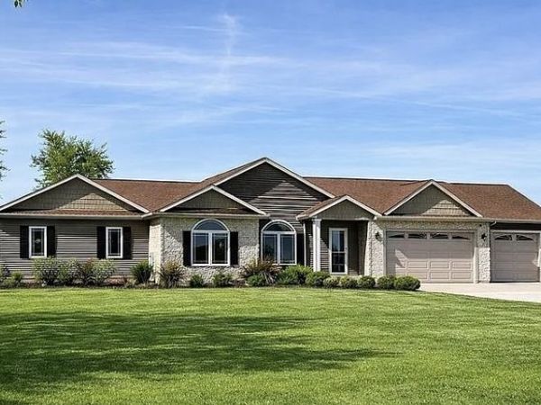 3142 County Road 1600 N, El Paso, IL 61738