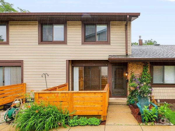 8334 Portsmouth Drive , Unit B, Darien, IL 60561
