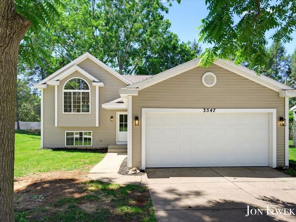 3547 Breton Valley SE, Grand Rapids, MI 49512