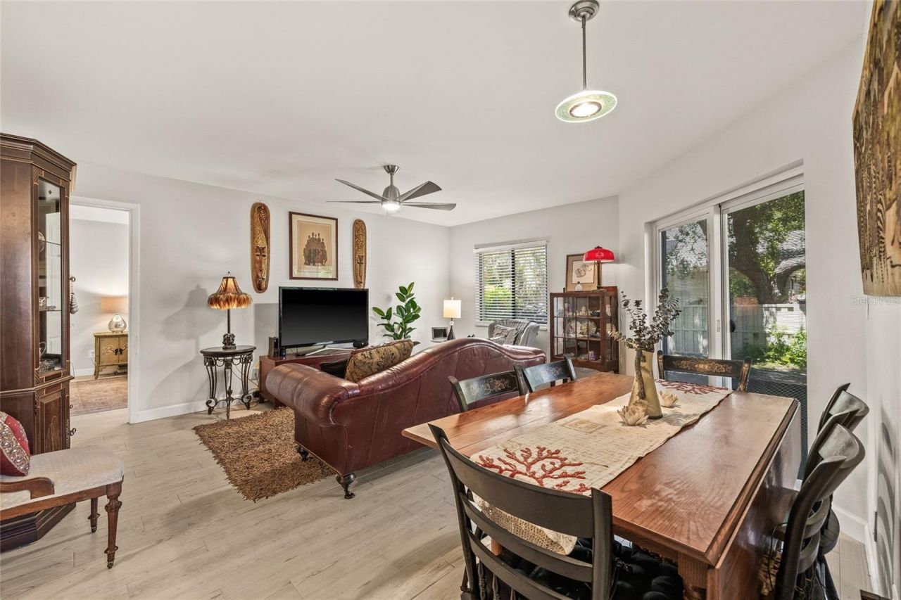 476 Santa Cruz Place Ne, Unit C, Saint Petersburg, FL 33703 Photo