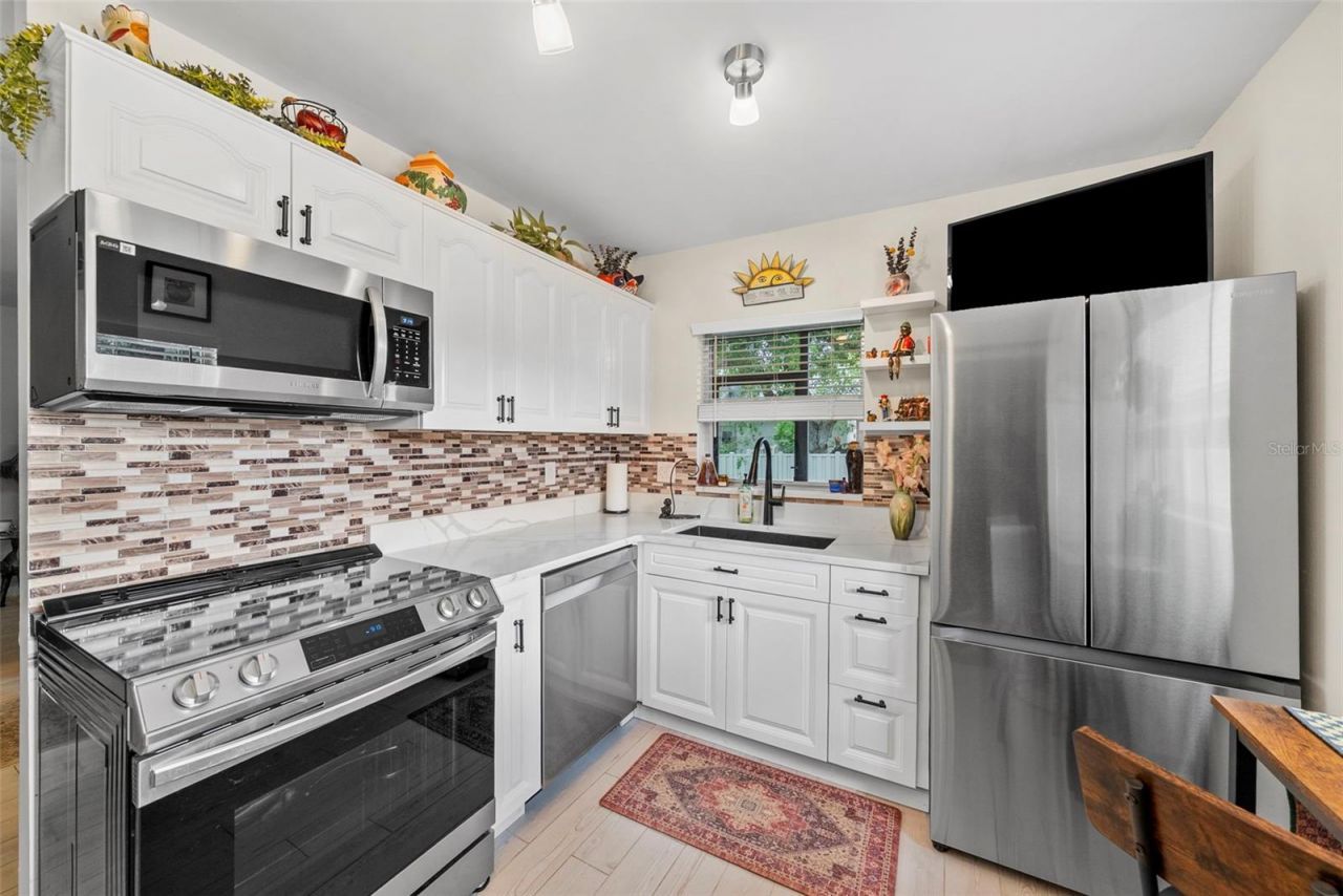 476 Santa Cruz Place Ne, Unit C, Saint Petersburg, FL 33703 Photo