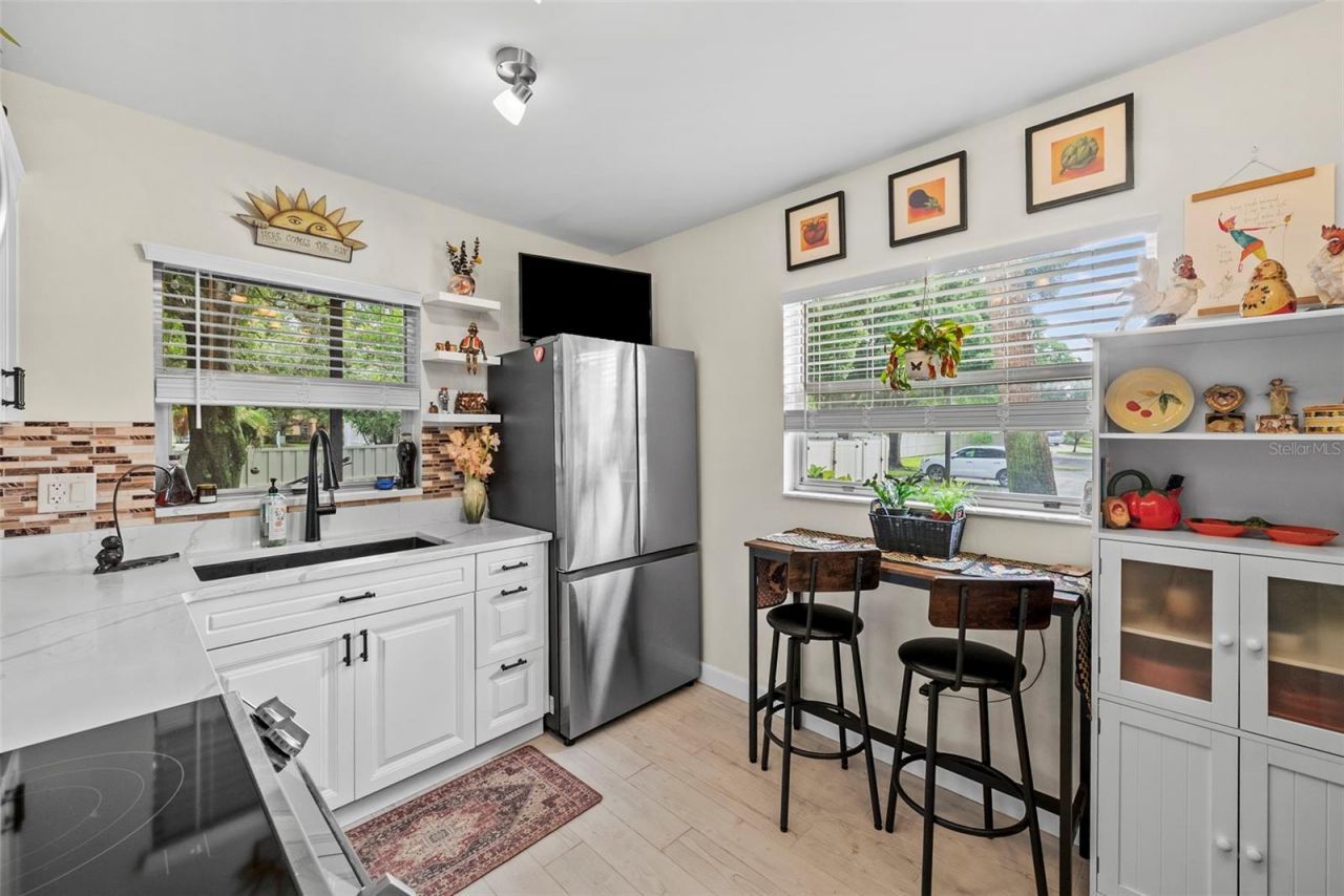 476 Santa Cruz Place Ne, Unit C, Saint Petersburg, FL 33703 Photo
