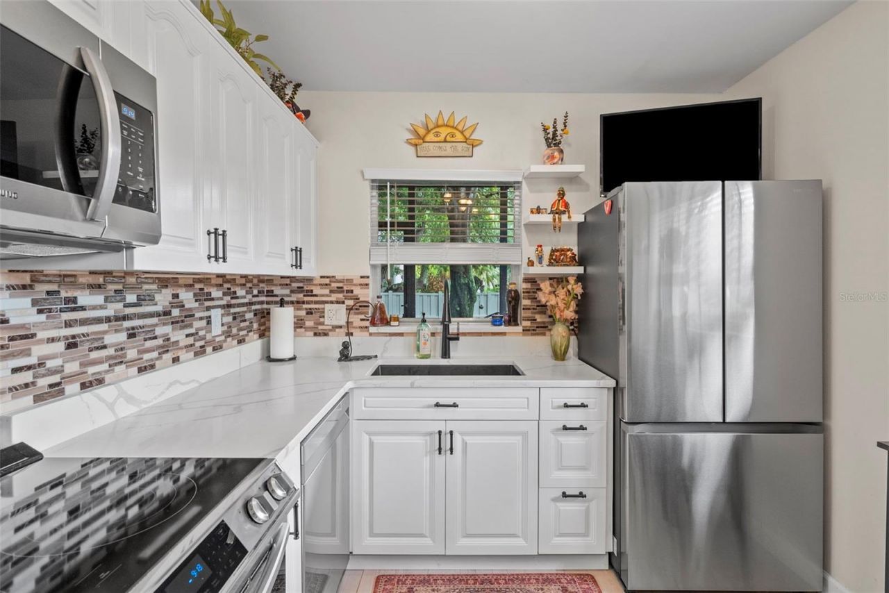 476 Santa Cruz Place Ne, Unit C, Saint Petersburg, FL 33703 Photo
