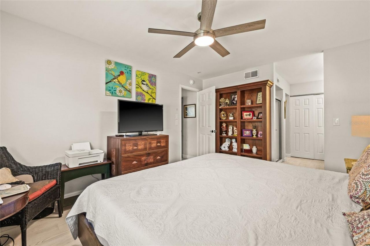 476 Santa Cruz Place Ne, Unit C, Saint Petersburg, FL 33703 Photo