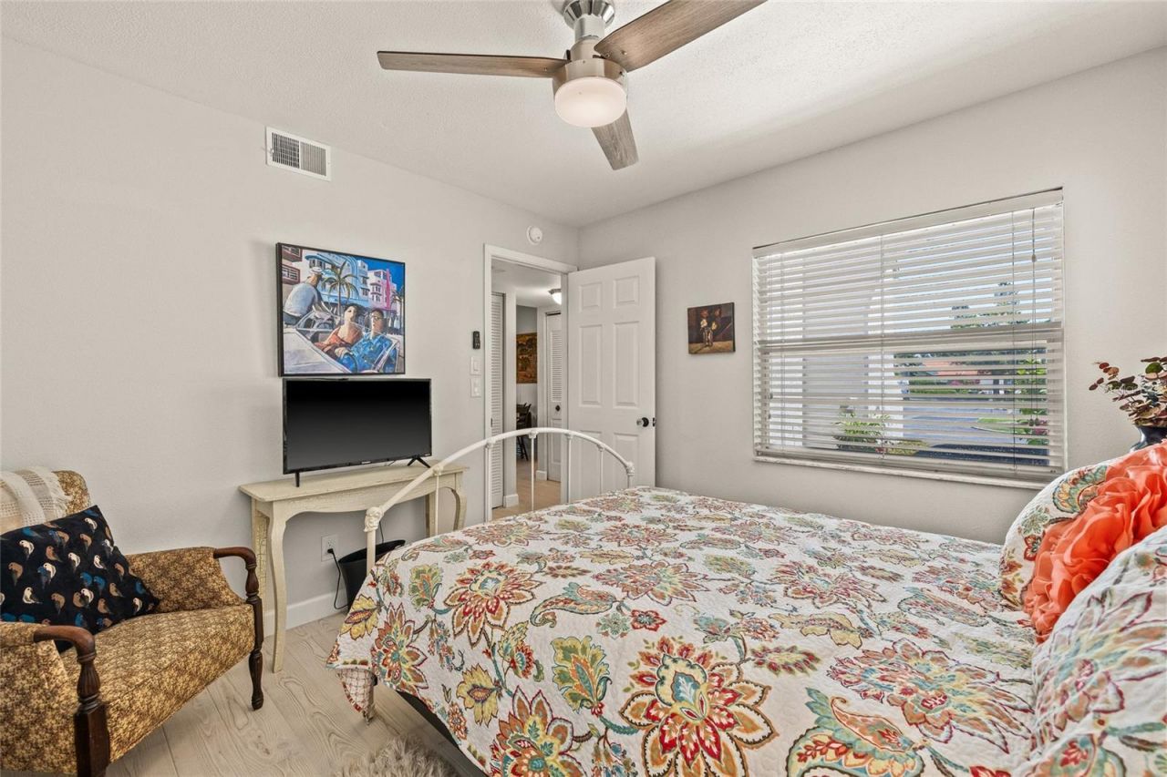 476 Santa Cruz Place Ne, Unit C, Saint Petersburg, FL 33703 Photo