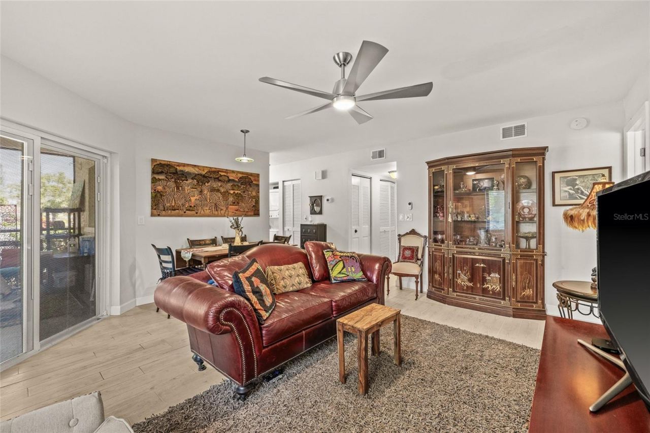 476 Santa Cruz Place Ne, Unit C, Saint Petersburg, FL 33703 Photo