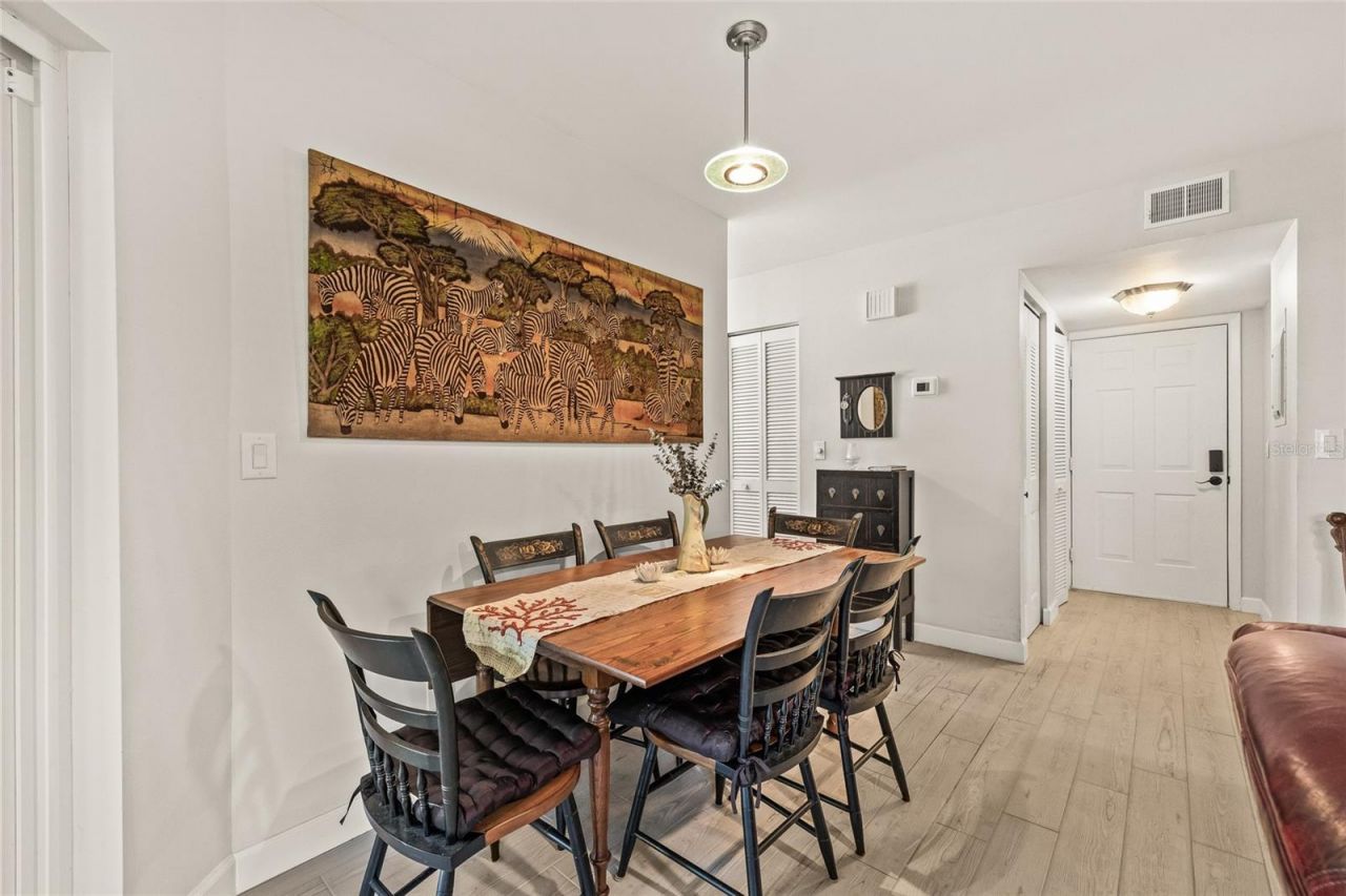 476 Santa Cruz Place Ne, Unit C, Saint Petersburg, FL 33703 Photo