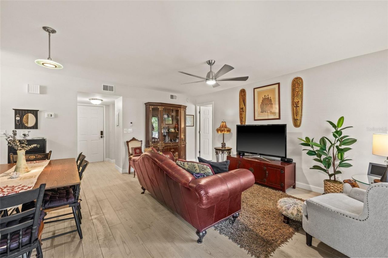 476 Santa Cruz Place Ne, Unit C, Saint Petersburg, FL 33703 Photo