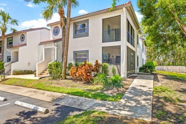 476 Santa Cruz Place Ne, Unit C, Saint Petersburg, FL 33703 Photo