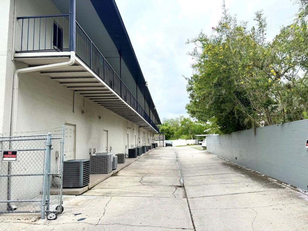 1005 W Busch Boulevard , Tampa, FL 33612 Photo