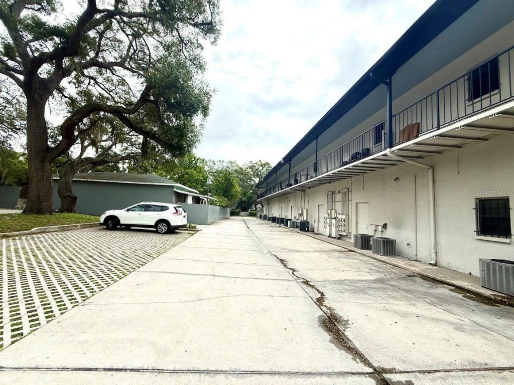 1005 W Busch Boulevard , Tampa, FL 33612 Photo