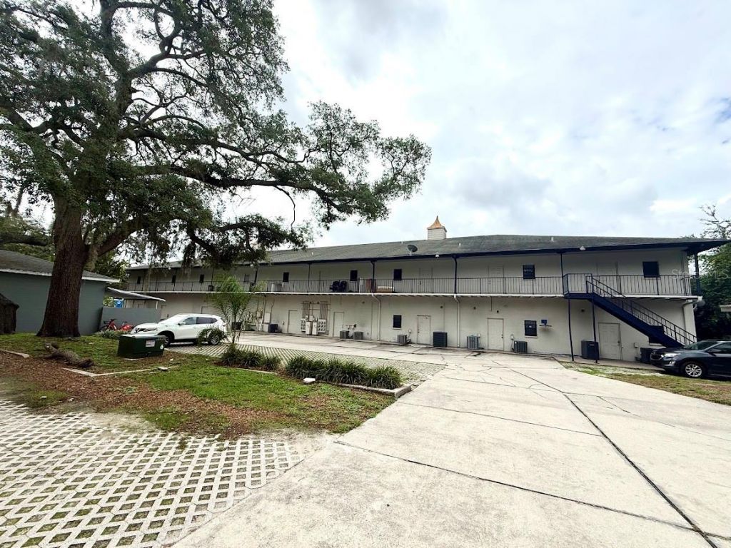 1005 W Busch Boulevard , Tampa, FL 33612 Photo