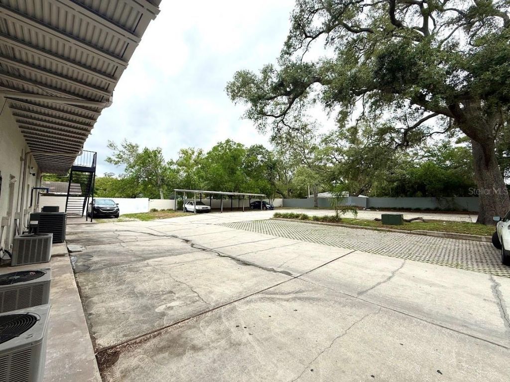 1005 W Busch Boulevard , Tampa, FL 33612 Photo