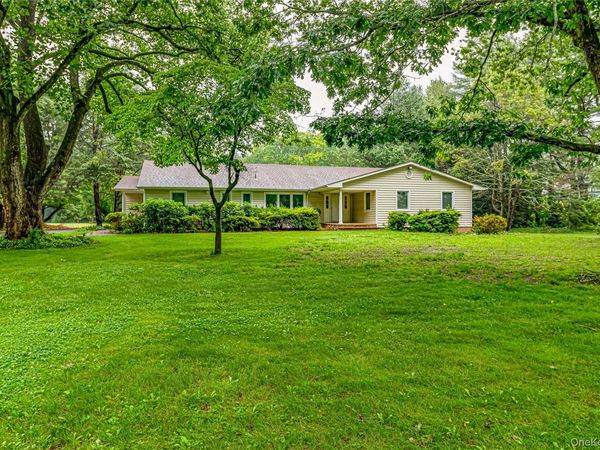 8 Woodvale Drive, Laurel Hollow, NY 11791