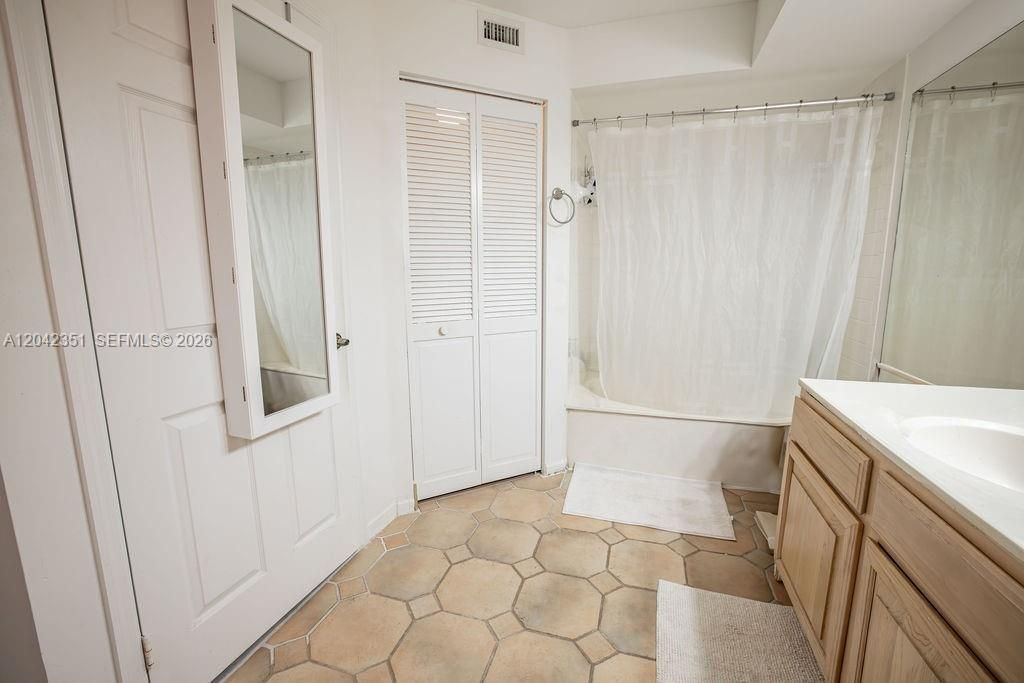 1280 S Alhambra Cir, Unit 2214, Coral Gables, FL 33146 Photo