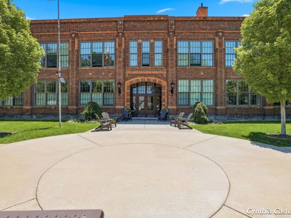 156 W 11th Street, Unit 102, Holland, MI 49423