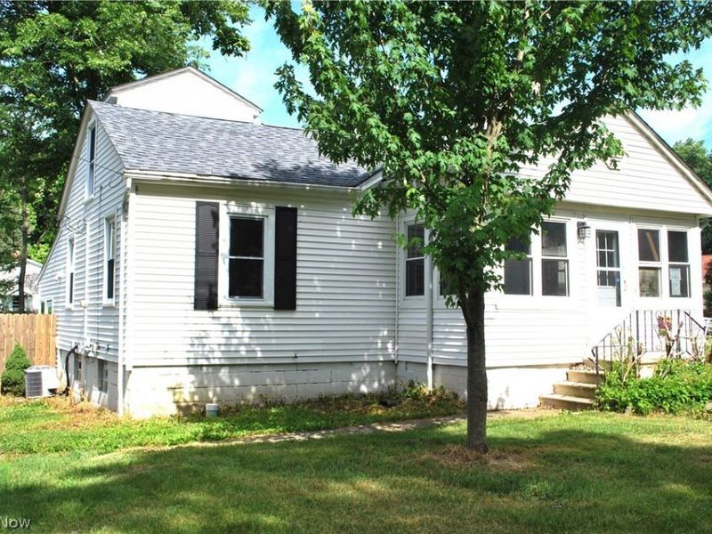 320 Broadway Street, Amherst, OH 44001 Photo 2