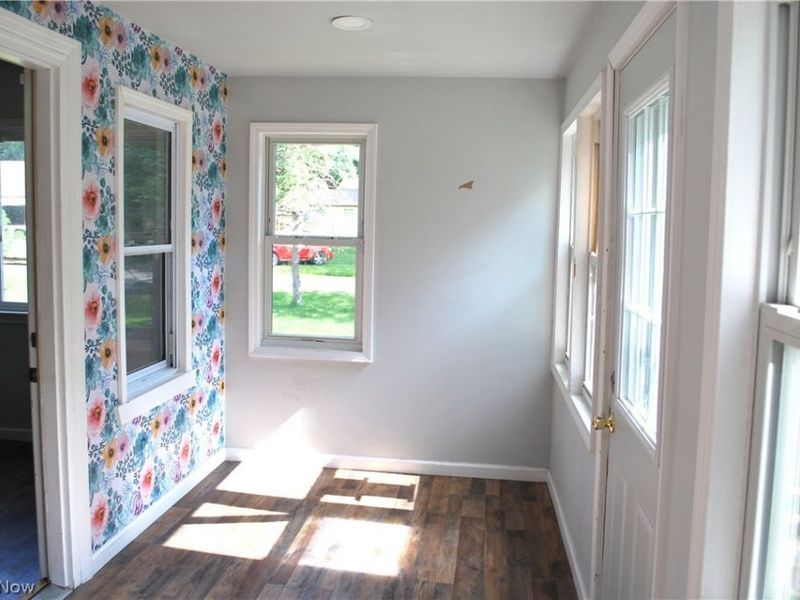 320 Broadway Street, Amherst, OH 44001 Photo 3