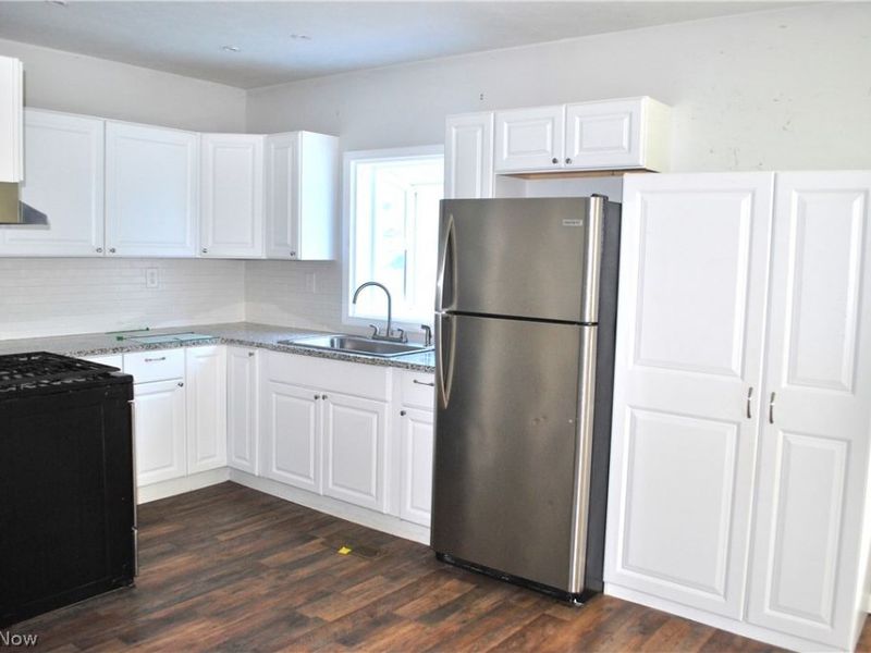 320 Broadway Street, Amherst, OH 44001 Photo 7