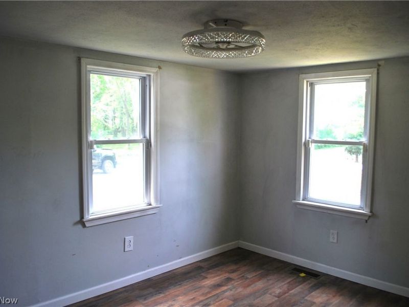 320 Broadway Street, Amherst, OH 44001 Photo 9