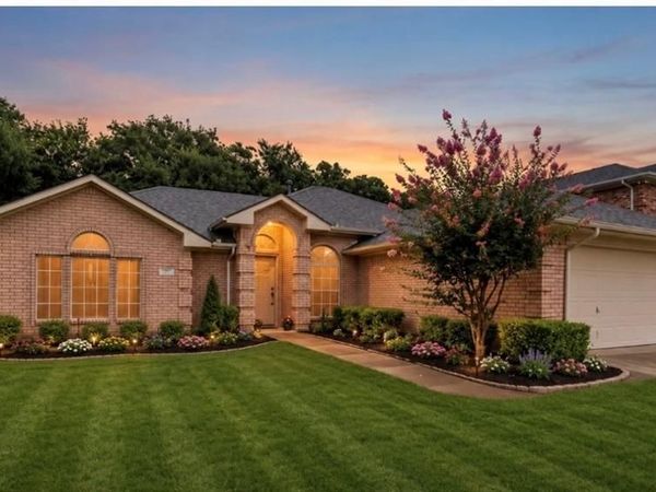 412 Glenbrook Drive , Kennedale, TX 76060
