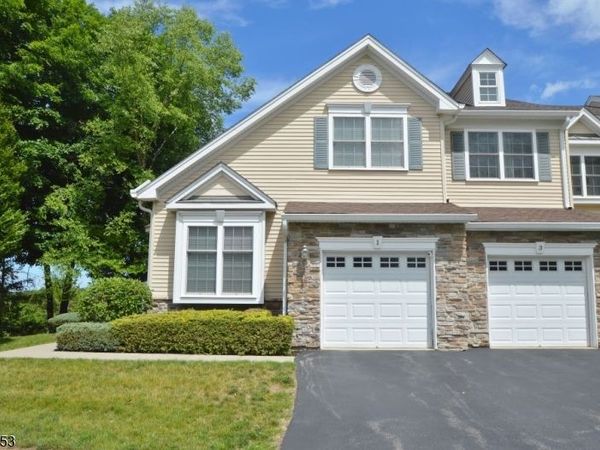 1 Greenwich Ct, Mount Olive, NJ 07828